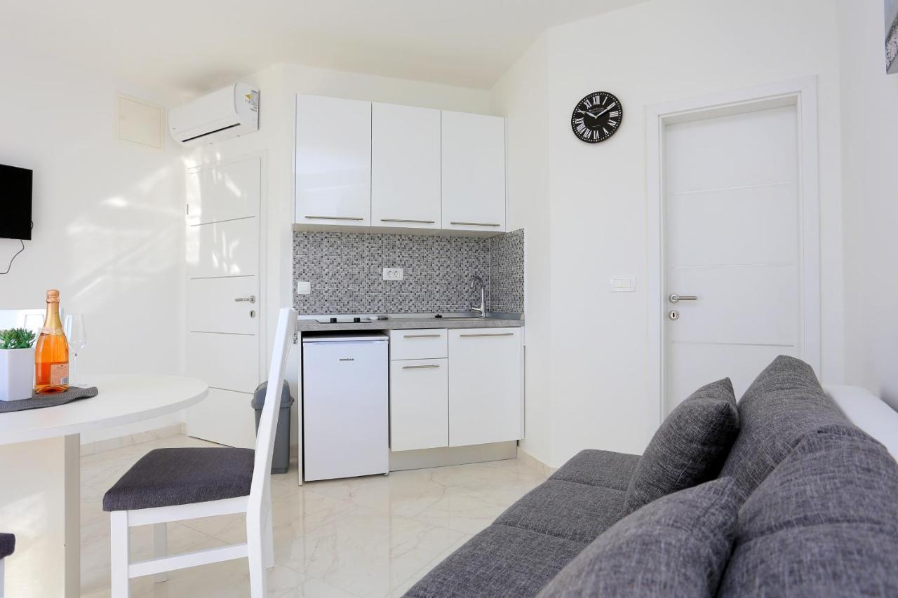 Family Friendly Apartments With A Swimming Pool Zivogosce - Porat, Makarska - 18150 Exterior photo
